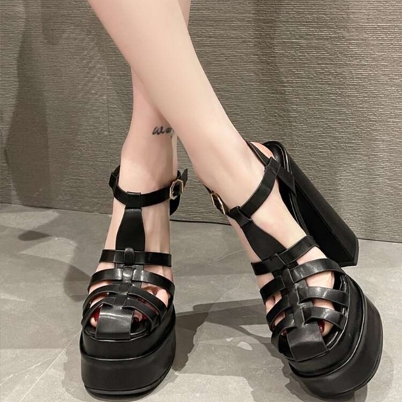 Buckle Platform Sandals - Picture 3 of 7